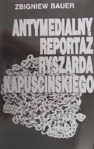 Okładka książki „Antymedialny reportaż Ryszarda Kapuścińskiego”